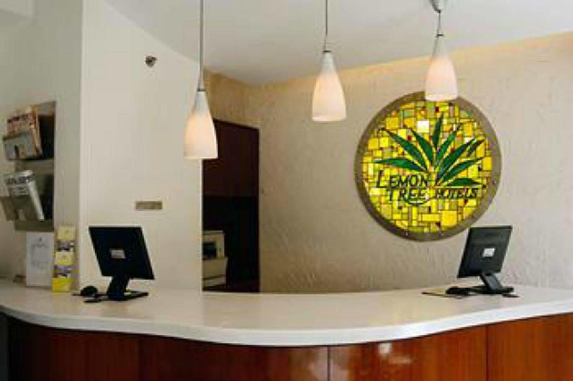 Lemon Tree Hotel, Udyog Vihar, Gurugram Gurgaon Eksteriør billede